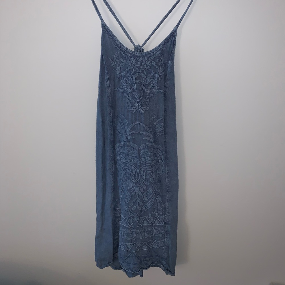 💙 Spaghetti strap criss cross jean dress